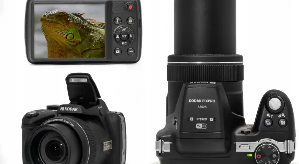 Trzy ujęcia aparatu cyfrowego Kodak PIXPRO AZ528: z tyłu z ekranem pokazującym jaszczurkę, z przodu z otwartą lampą błyskową i obiektywem, oraz z góry z widocznymi przyciskami i pokrętłem trybów.