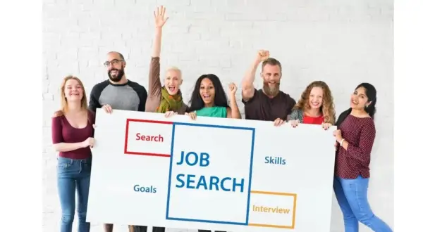 Grupa ludzi trzyma tablicę z napisem "JOB SEARCH", symbolizującą poszukiwanie pracy i najbardziej poszukiwane zawody w Polsce.
