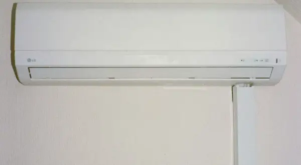 Unité intérieure d'une pompe à chaleur sans unité extérieure. Avis sur ce système discret et efficace pour le confort thermique.