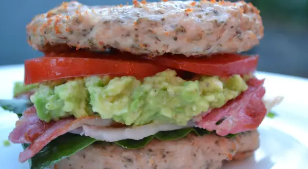 Perfekcyjny burger z piekarnika: Jak odgrzać bez wysuszania?