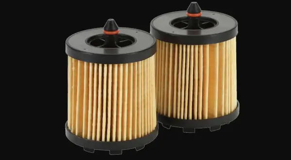 Dos filtros de aceite nuevos, listos para cuando hay que cambiar el filtro de aceite y mantener el motor en óptimas condiciones.