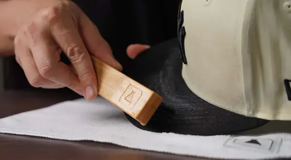 Uratuj ulubioną czapkę! Naprawa zapięcia snapback DIY