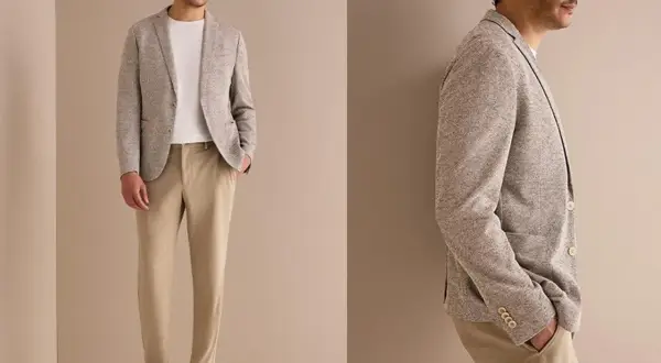 Stilvolles hochzeitsgast outfit mann: hellgraues Sakko mit Struktur, weißes T-Shirt und beige Chino-Hose. Perfekt für eine elegante Sommerhochzeit.