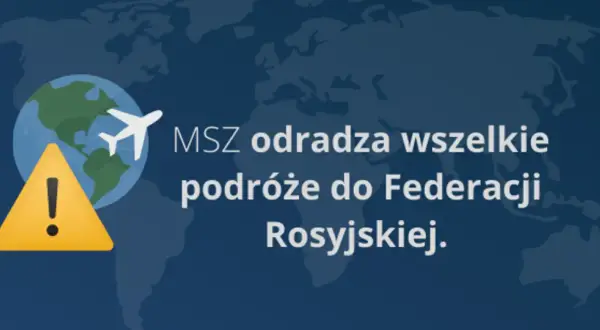 Ostrzeżenie MSZ: wszelkie podróże do Federacji Rosyjskiej są odradzane. Mapa świata z samolotem i znakiem ostrzegawczym.