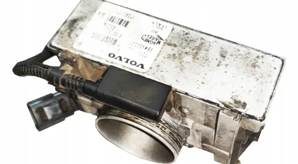 Przepustnica Volvo, potencjalnie związana z błędem DTC P0172. Część z napisem "Made in Italy".
