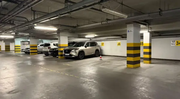 Podziemny parking dworzec PKP Kraków. Sprawdź cennik i znajdź wolne miejsce.