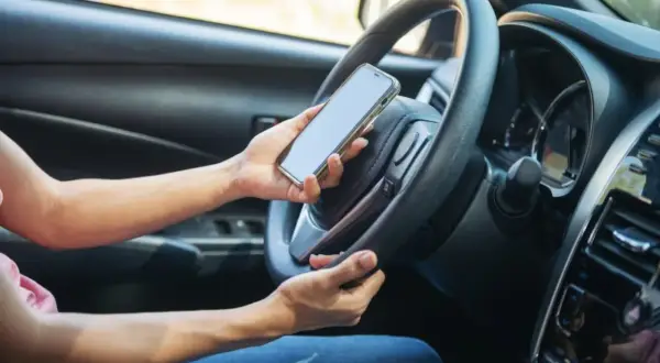 Jak połączyć telefon z samochodem przez Bluetooth Toyota Avensis T27 łatwo i bez problemów