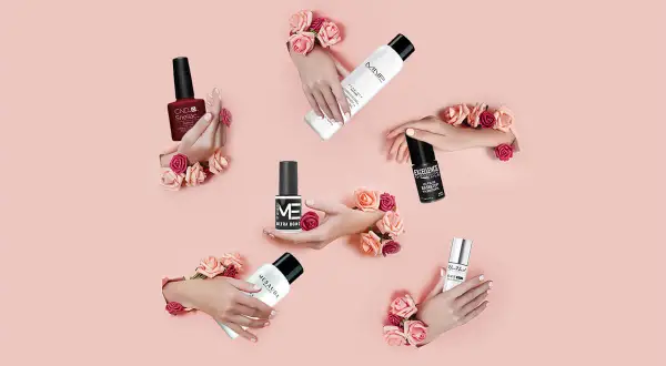 Mani curate con cura mostrano prodotti per **semipermanente unghie**, circondate da rose.