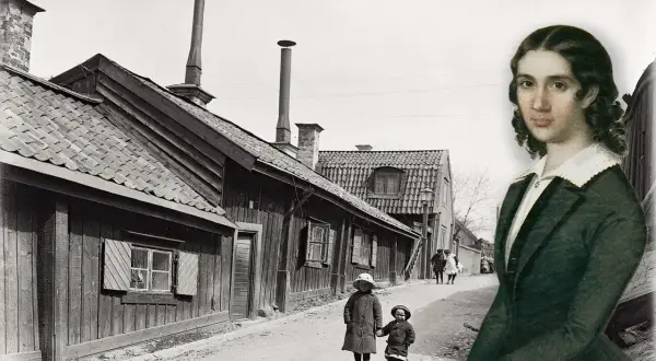 En ung kvinna, kanske Wendela Hebbe, tittar fram över en gränd med trähus och barn.