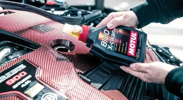 MOTUL 5W30 - idealny olej do silników VAG, uniknij problemów z silnikiem