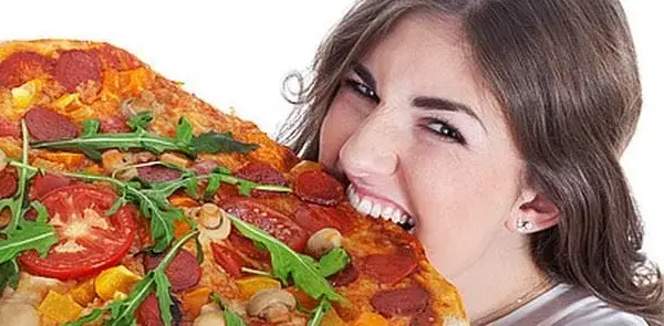 Dlaczego pizza jest niezdrowa? Odkryj ukryte zagrożenia zdrowotne