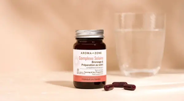 Complexe Solaire Aroma-Zone, une préparation au soleil pour un bronzage optimal. Ce complément alimentaire, idéal avant l'exposition, est une alternative au monoi pour bronzer.