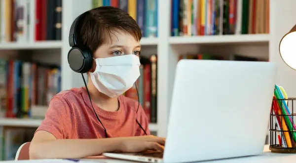 Co ze zdalnym nauczaniem? Status, skutki i przyszłość edukacji
