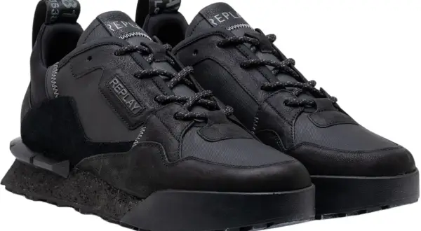Scarpe Replay uomo nere, in pelle e tessuto tecnico, con suola spessa e dettagli a contrasto. Perfette per un look casual e moderno.