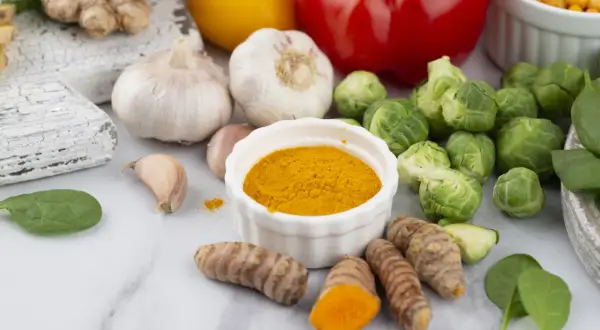 Czy kurkuma obniża cholesterol? Sprawdź jej zdrowotne właściwości