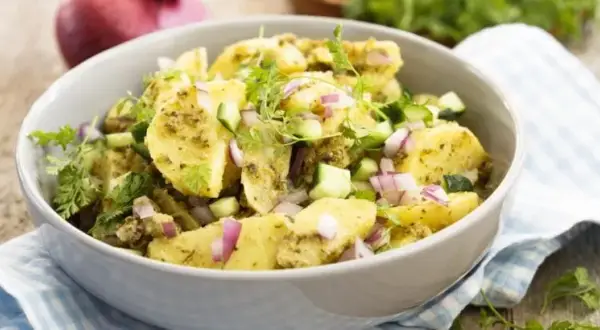 Maîtriser la salade de pomme de terre froide : les secrets du chef
