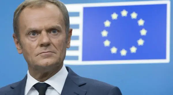 Recenzja "Niebezpiecznych Związków Donalda Tuska": Fakty czy fikcja?