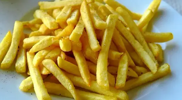 Ile kalorii mają frytki? Liczby, triki i dieta bez wyrzeczeń!