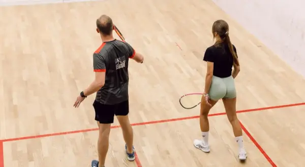 Najlepsze kluby fitness squash w Polsce - sprawdź dostępne usługi