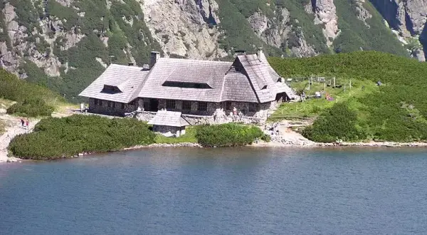 Wszystkie schroniska Sudetów w jednym miejscu - lokalizacja i ceny 2025