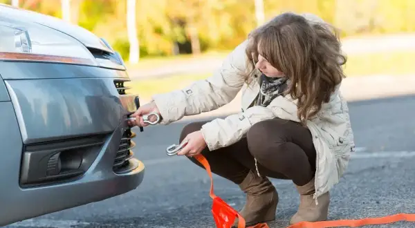 Jak się holuje auto - najważniejsze zasady i unikanie błędów