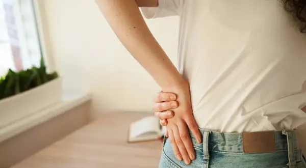 Jak złagodzić rwę kulszową bez recepty – skuteczne leki i domowe sposoby
