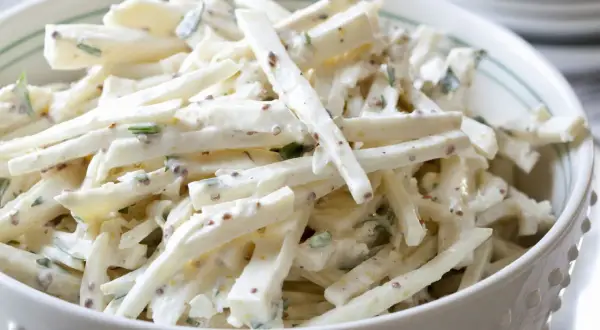 Selleriesalat Rezept: Einfach, klassisch & lecker zubereiten