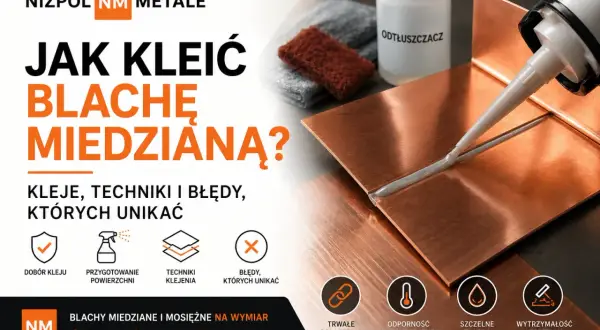 Aplikacja kleju na blachę miedzianą. Poradnik "Jak kleić blachę miedzianą?" z ikonami: dobór kleju, przygotowanie powierzchni, techniki klejenia, błędy. W tle butelka odtłuszczacza. Stal 316 nie jest widoczna.