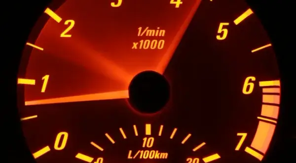 Jakie obroty silnika benzynowego na autostradzie zapewnią oszczędność?