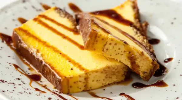 Descubre el arte del flan perfecto: recetas y trucos expertos