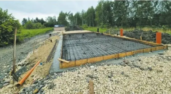 Fundamenty czy płyta fundamentowa: jak wybrać najlepsze rozwiązanie dla domu