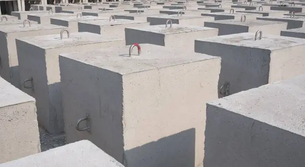 Ile waży kubik betonu? Klucz do bezpiecznej budowy
