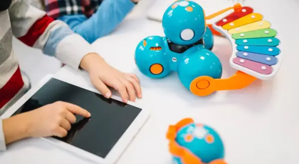 Roboty zabawka: Odkryj edukacyjne modele dla dzieci w każdym wieku