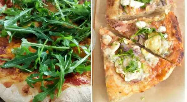 Domowa pizza z rukolą i kawałkami z cukinią, szynką i cebulą. Idealna na rodzinny obiad.