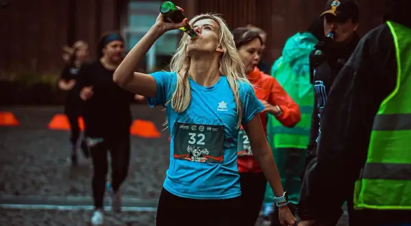 Bieganie po alkoholu: czy to bezpieczne? Poznaj ryzyko i fakty