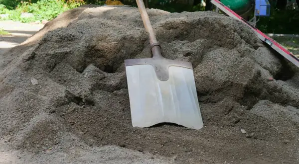 Ile kosztuje 1m3 betonu? Sprawdź aktualne ceny i oszczędź na budowie!