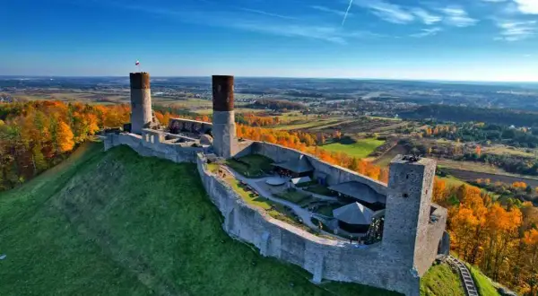 Świętokrzyskie atrakcje: Zamki, góry, dinozaury i plan na weekend!