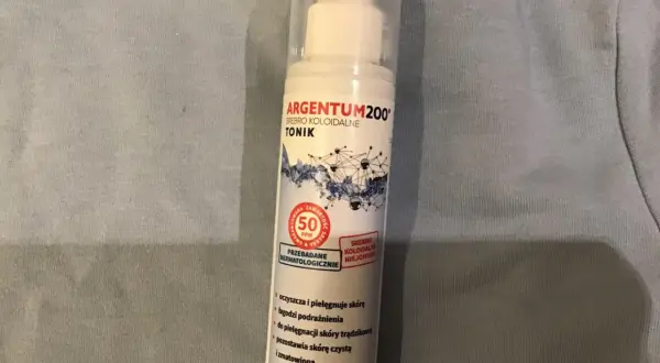 Tonik Argentum200 z 50 ppm srebra koloidalnego. Idealny do pielęgnacji skóry trądzikowej, łagodzi podrażnienia.