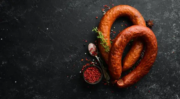 Jak przygotować idealną kiełbasę kruchą - sprawdzony przepis krok po kroku