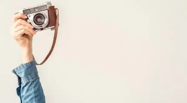 Jak wyglądał pierwszy aparat fotograficzny? Fascynująca historia i design