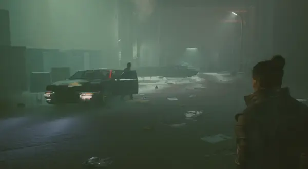 Stary znajomy cyberpunk. Mroczna uliczka, dymiący samochód, postać w skórzanej kurtce obserwuje scenę.