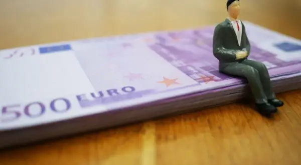 Lombard czy się opłaca? Poznaj ukryte koszty i ryzyka pawnbrokerskie