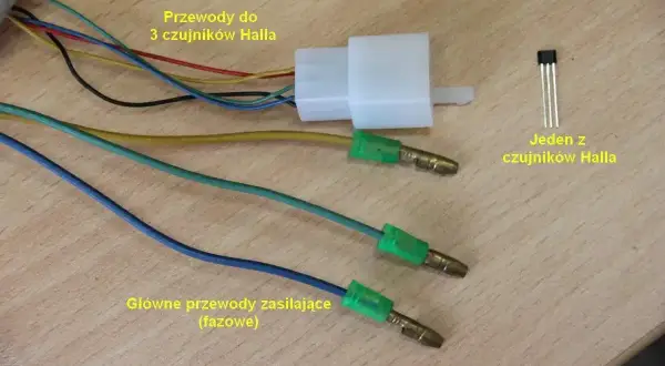 Przewody do 3 czujników Halla w samochodzie, zasilane fazowo. Obok pojedynczy czujnik Halla.