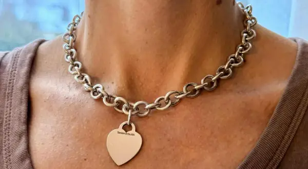Naszyjnik z sercem Tiffany: Modele, ceny, jak rozpoznać oryginał?