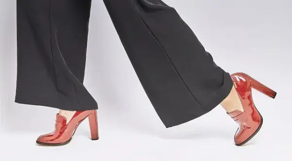 Czerwone buty damskie: 7 stylizacji na każdą okazję [PORADY]