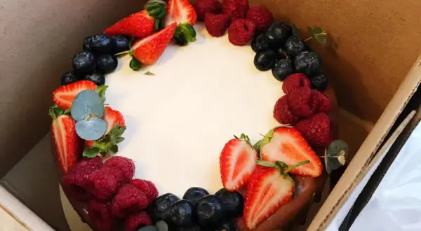 Jak przewieźć tort bezpiecznie? Uniknij katastrofy!