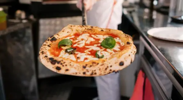 Ile kosztuje pizza? Sprawdź ceny i najlepsze oferty w restauracjach
