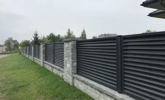 Ogrodzenie panelowe: co ile słupki, aby uniknąć błędów w montażu