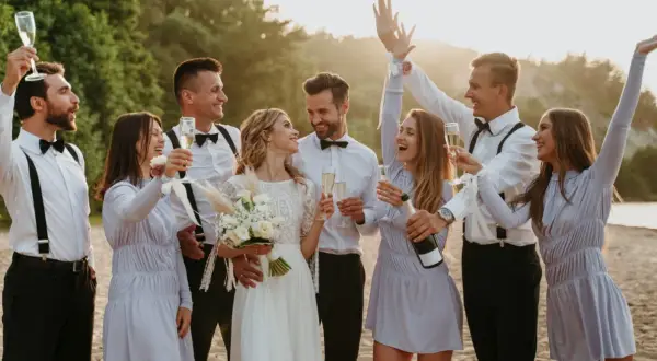 W czym do ślubu i na wesele? Przewodnik po zasadach i trendach