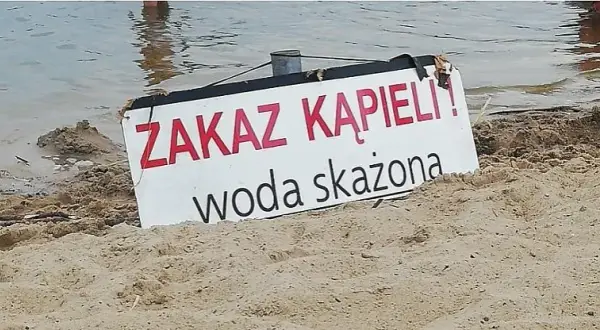 Zamknięte kąpieliska nad Bałtykiem: Sprawdź, gdzie dziś bezpieczna kąpiel